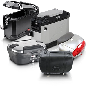Différentes valises et sacs pour motos en aluminium, plastique et cuir.